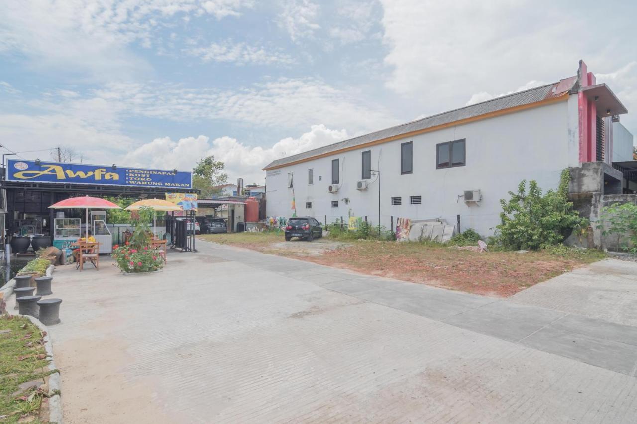 فندق Reddoorz Near Sepinggan Airport Balikpapan 2 المظهر الخارجي الصورة