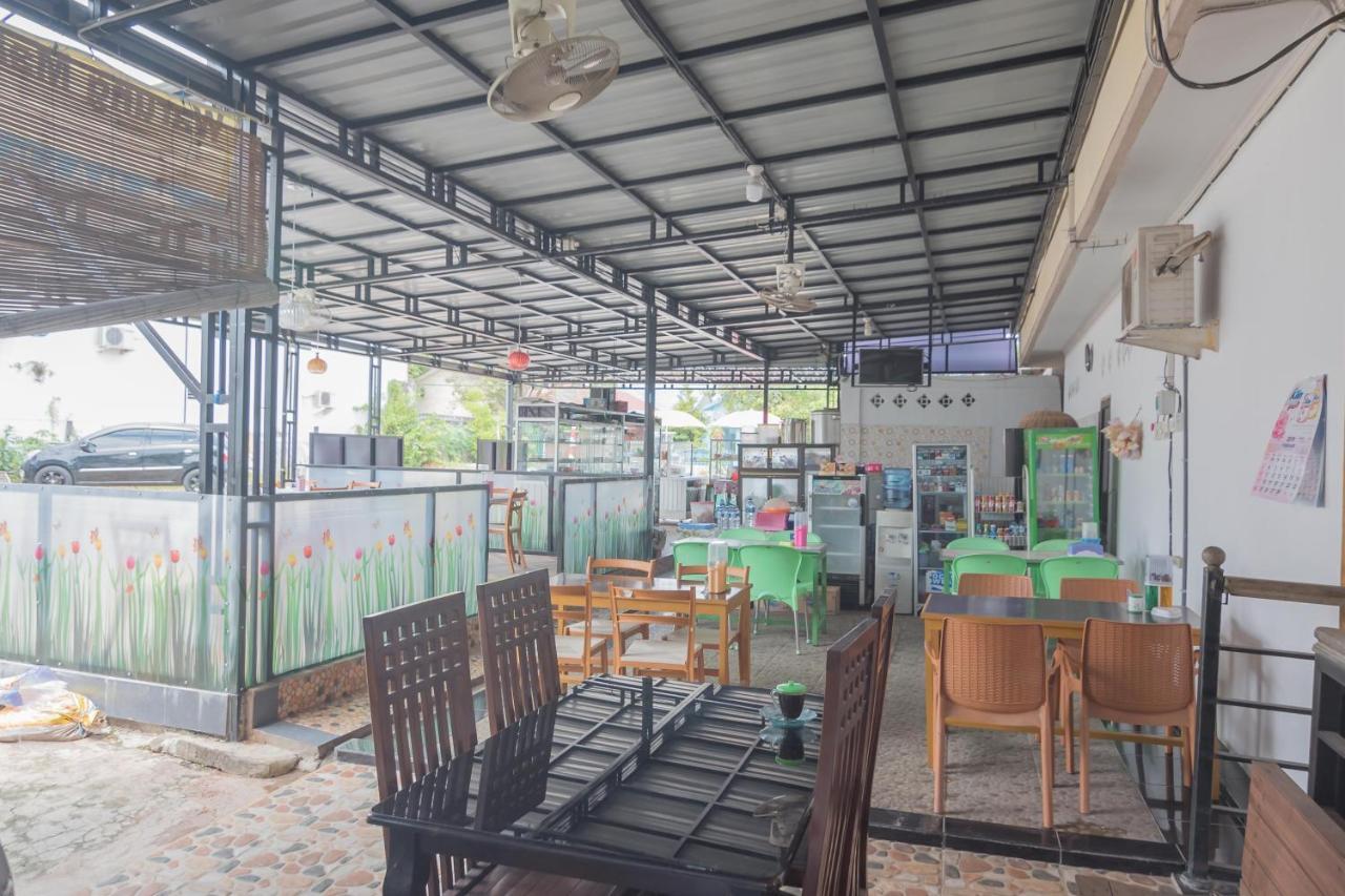 فندق Reddoorz Near Sepinggan Airport Balikpapan 2 المظهر الخارجي الصورة