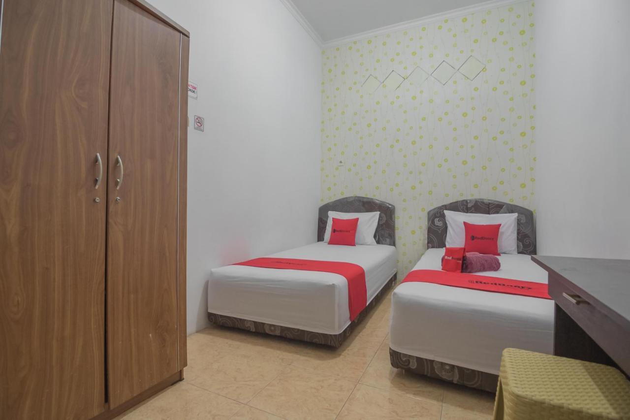 فندق Reddoorz Near Sepinggan Airport Balikpapan 2 المظهر الخارجي الصورة